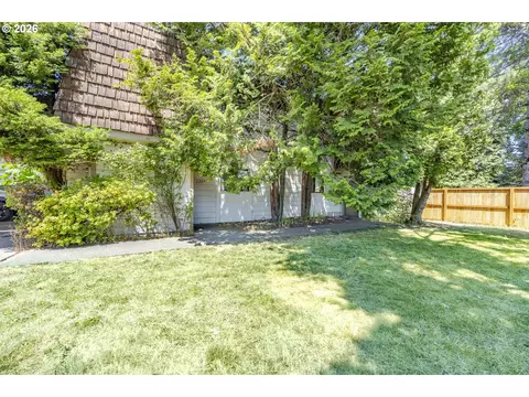 Exterior - 2209 Cal Young Rd, Eugene, OR 97401 photo 3 of 6