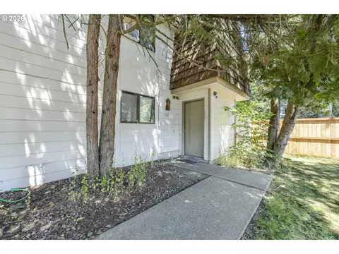 Exterior - 2209 Cal Young Rd, Eugene, OR 97401 photo 5 of 6