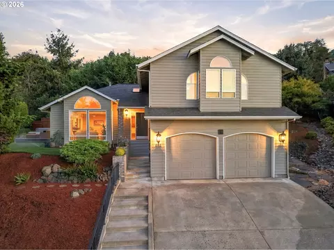 985 W Silver Ct, Roseburg, OR 97471