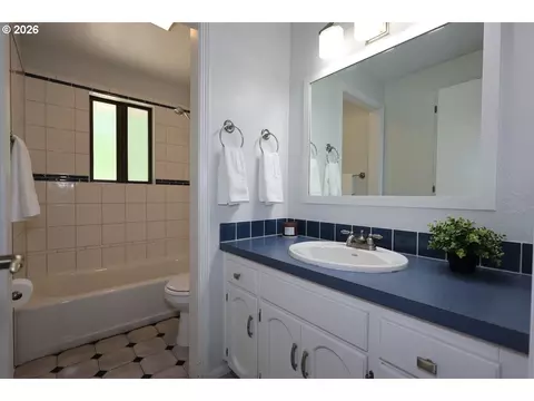 1185 NE 27th St, Gresham, OR 97030 photo 14