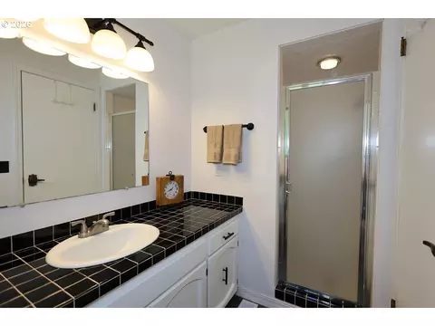 1185 NE 27th St, Gresham, OR 97030 photo 28