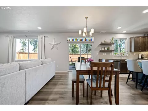 4994 Cedar View Dr, Springfield, OR 97478 photo 9