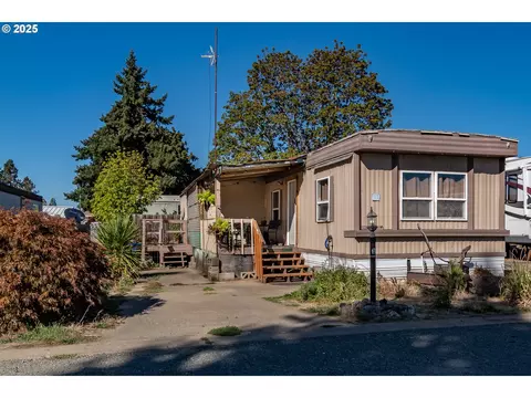 819 S Comstock Ave #13, Sutherlin, OR 97479