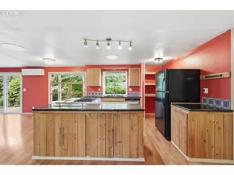 Kitchen - 3987 Andover St, Eugene, OR 97404 photo 2 of 6