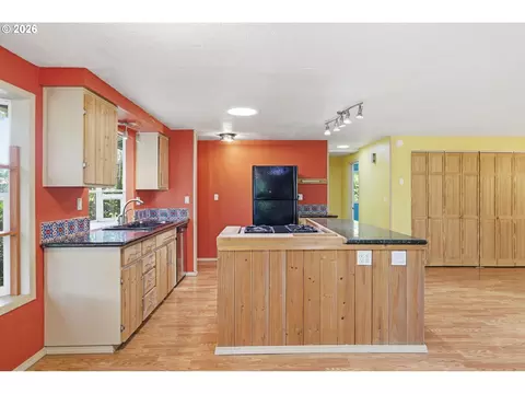 Kitchen - 3987 Andover St, Eugene, OR 97404 photo 5 of 6