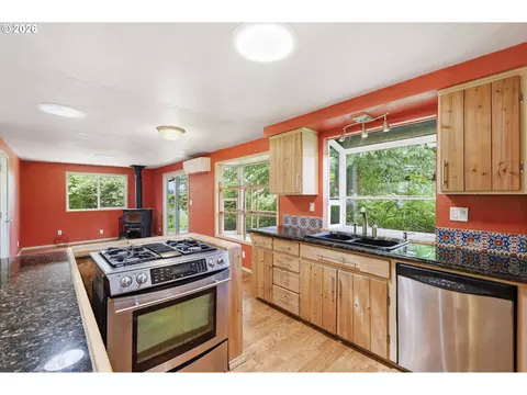 Kitchen - 3987 Andover St, Eugene, OR 97404 photo 4 of 6