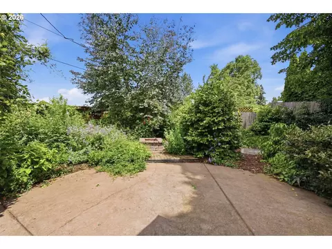 Exterior - 3987 Andover St, Eugene, OR 97404 photo 5 of 13