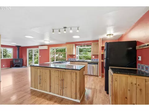 Kitchen - 3987 Andover St, Eugene, OR 97404 photo 3 of 6
