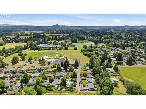 View/Area - 3987 Andover St, Eugene, OR 97404 photo 2 of 4