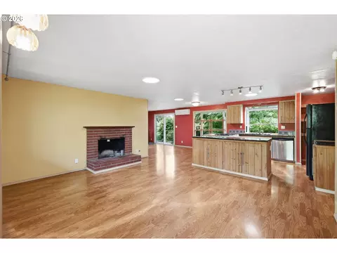 Living - 3987 Andover St, Eugene, OR 97404 photo 2 of 7