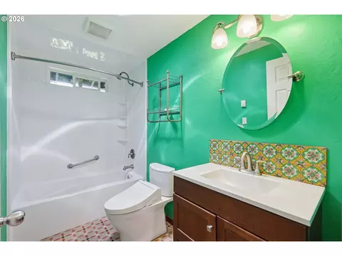 Bath - 3987 Andover St, Eugene, OR 97404 photo 1 of 1