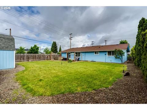 Exterior - 4205 Daisy St, Springfield, OR 97478 photo 4 of 7