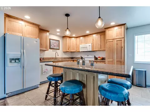Kitchen - 4205 Daisy St, Springfield, OR 97478 photo 1 of 4