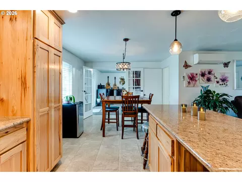 Kitchen - 4205 Daisy St, Springfield, OR 97478 photo 4 of 4
