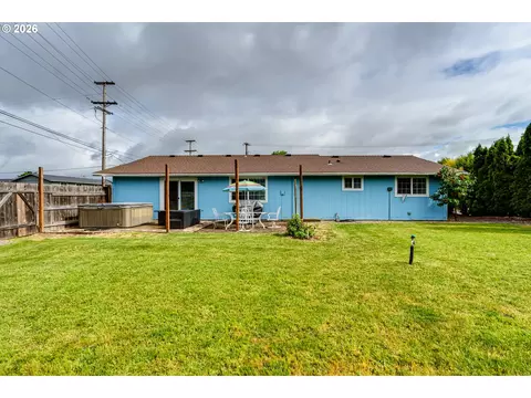 Exterior - 4205 Daisy St, Springfield, OR 97478 photo 3 of 7