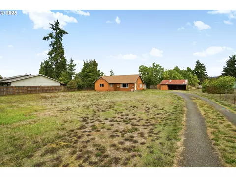 4916 E St, Springfield, OR 97478