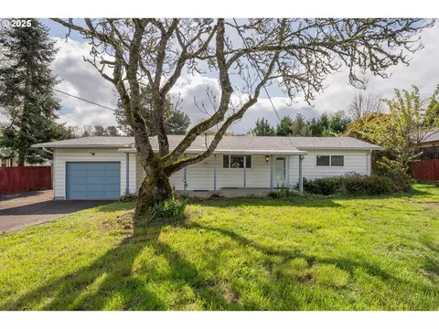 5121 Grange Rd, Roseburg, OR 97471