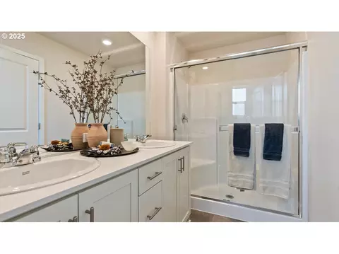 Bath - 3512 SW Battaglia Ave, Gresham, OR 97080 photo 2 of 6