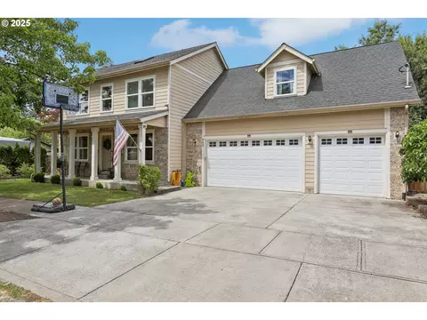 111 E 9th St, Newberg, OR 97132
