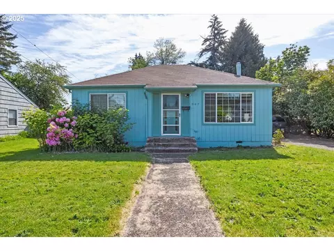 647 7th Ave, Sweet Home, OR 97386