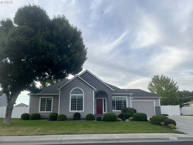 1728 W Alleluia Ave, Hermiston, OR 97838