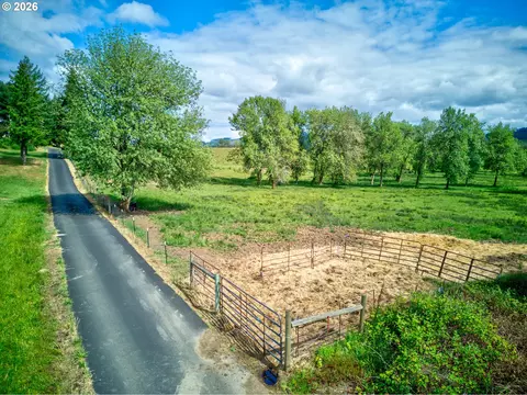 927 State Highway 138 W #14 & 15, Sutherlin, OR 97479