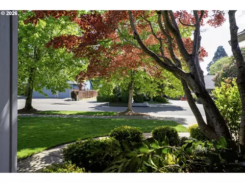 Exterior - 190 Naismith Blvd, Eugene, OR 97404 photo 3 of 10