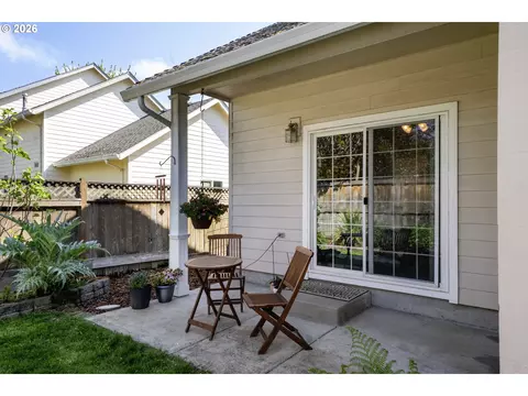 Exterior - 190 Naismith Blvd, Eugene, OR 97404 photo 4 of 10