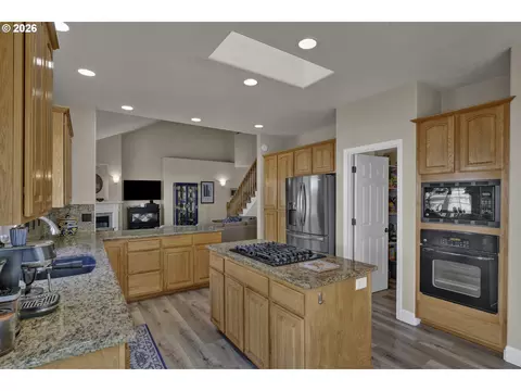 Kitchen - 190 Naismith Blvd, Eugene, OR 97404 photo 4 of 5