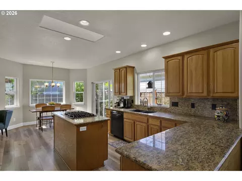 Kitchen - 190 Naismith Blvd, Eugene, OR 97404 photo 2 of 5