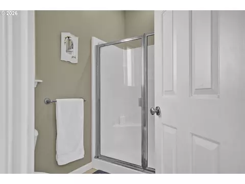 Bath - 190 Naismith Blvd, Eugene, OR 97404 photo 3 of 4