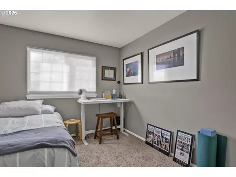 Bedroom - 190 Naismith Blvd, Eugene, OR 97404 photo 2 of 3