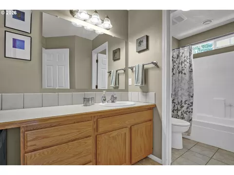 Bath - 190 Naismith Blvd, Eugene, OR 97404 photo 4 of 4