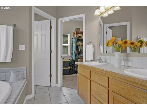 Bath - 190 Naismith Blvd, Eugene, OR 97404 photo 2 of 4