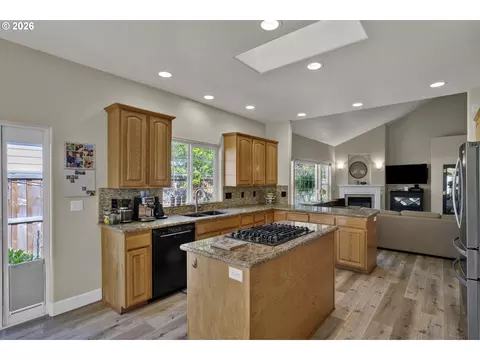 Kitchen - 190 Naismith Blvd, Eugene, OR 97404 photo 5 of 5