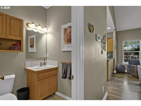 Entry Way - 190 Naismith Blvd, Eugene, OR 97404 photo 3 of 3