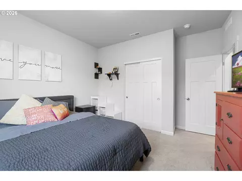 Bedroom - 6140 SE 23rd St, Gresham, OR 97080 photo 1 of 2