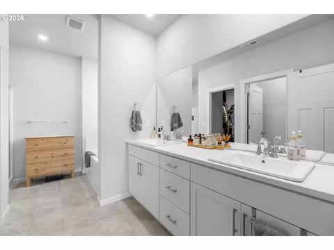 Bath - 6140 SE 23rd St, Gresham, OR 97080 photo 2 of 3