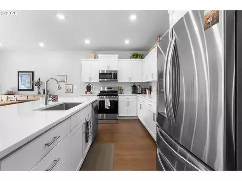 Kitchen - 6140 SE 23rd St, Gresham, OR 97080 photo 2 of 3