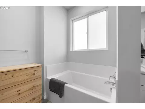 Bath - 6140 SE 23rd St, Gresham, OR 97080 photo 3 of 3