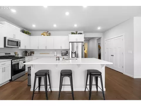 Kitchen - 6140 SE 23rd St, Gresham, OR 97080 photo 1 of 3