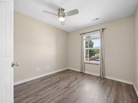 Bedroom - 644 SE Myrtlewood Pl, Gresham, OR 97080 photo 5 of 5