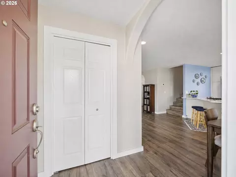 Entry Way - 644 SE Myrtlewood Pl, Gresham, OR 97080 photo 2 of 5