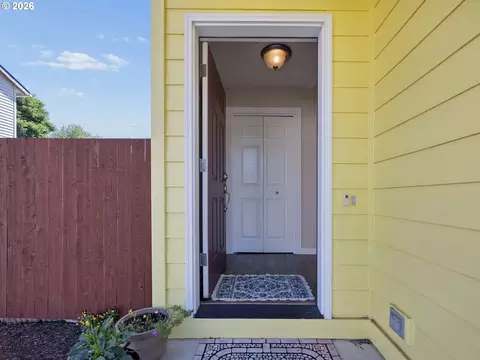 Entry Way - 644 SE Myrtlewood Pl, Gresham, OR 97080 photo 1 of 5