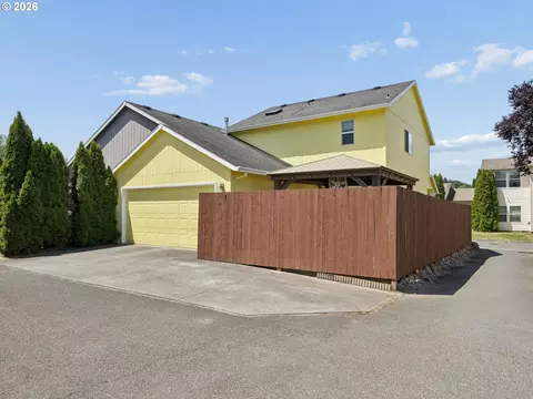 Exterior - 644 SE Myrtlewood Pl, Gresham, OR 97080 photo 5 of 7