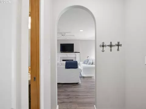 Entry Way - 644 SE Myrtlewood Pl, Gresham, OR 97080 photo 5 of 5