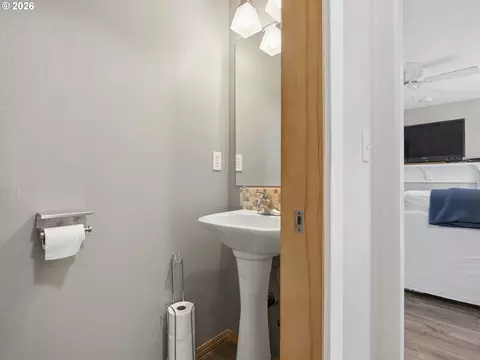 Bath - 644 SE Myrtlewood Pl, Gresham, OR 97080 photo 1 of 6