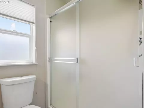Bath - 644 SE Myrtlewood Pl, Gresham, OR 97080 photo 4 of 6