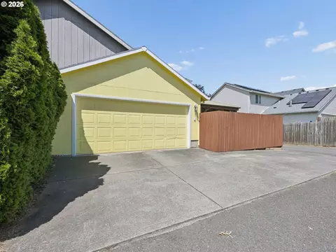 Exterior - 644 SE Myrtlewood Pl, Gresham, OR 97080 photo 4 of 7