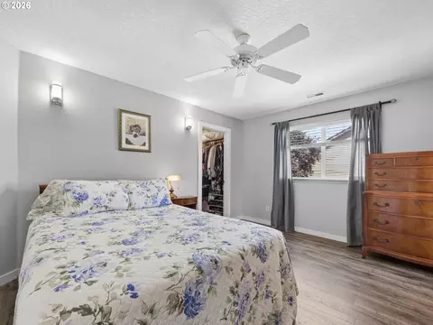 Bedroom - 644 SE Myrtlewood Pl, Gresham, OR 97080 photo 1 of 5